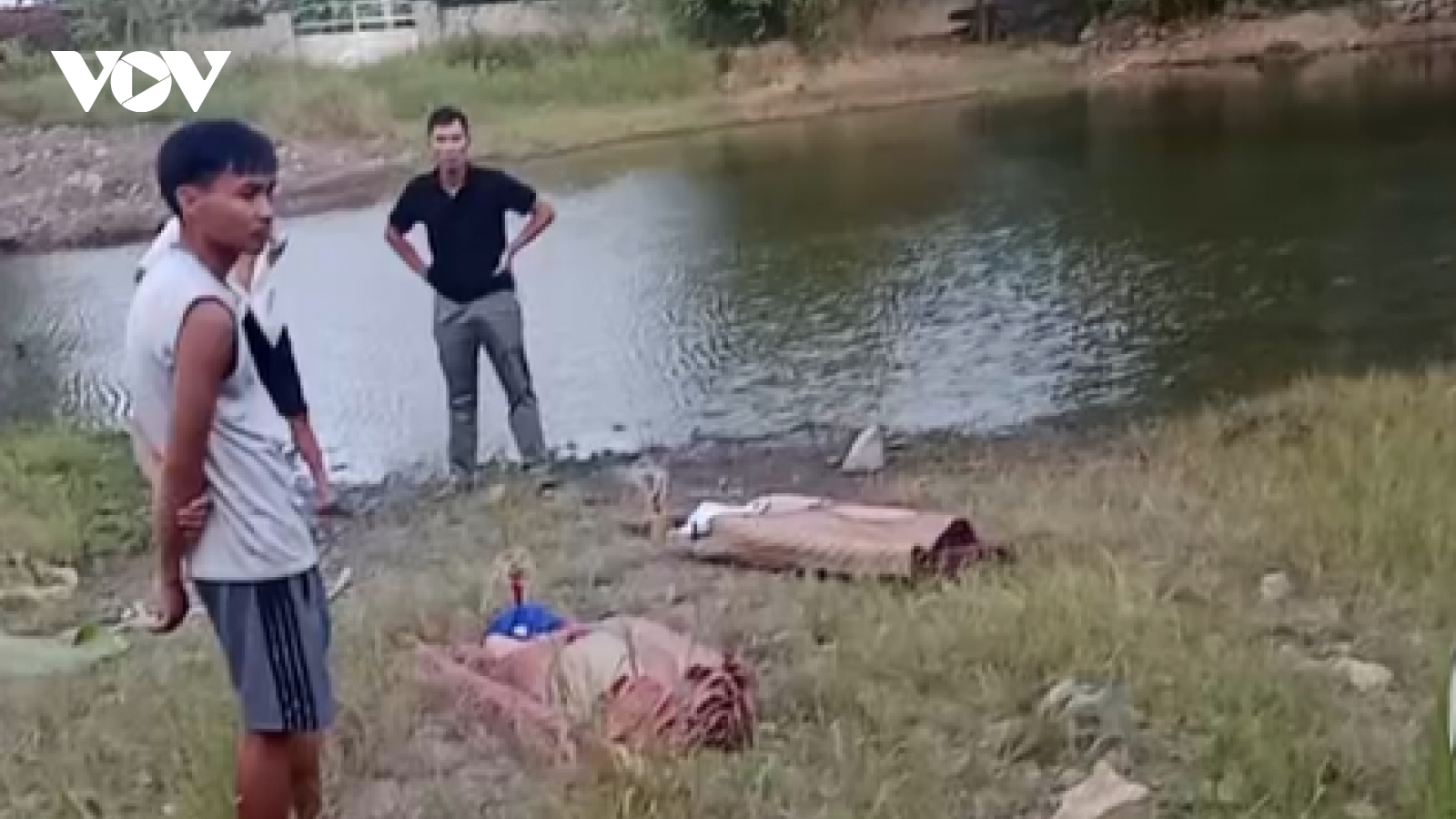 Hai học sinh tiểu học ở Nghệ An tử vong thương tâm do đuối nước gần mỏ đá