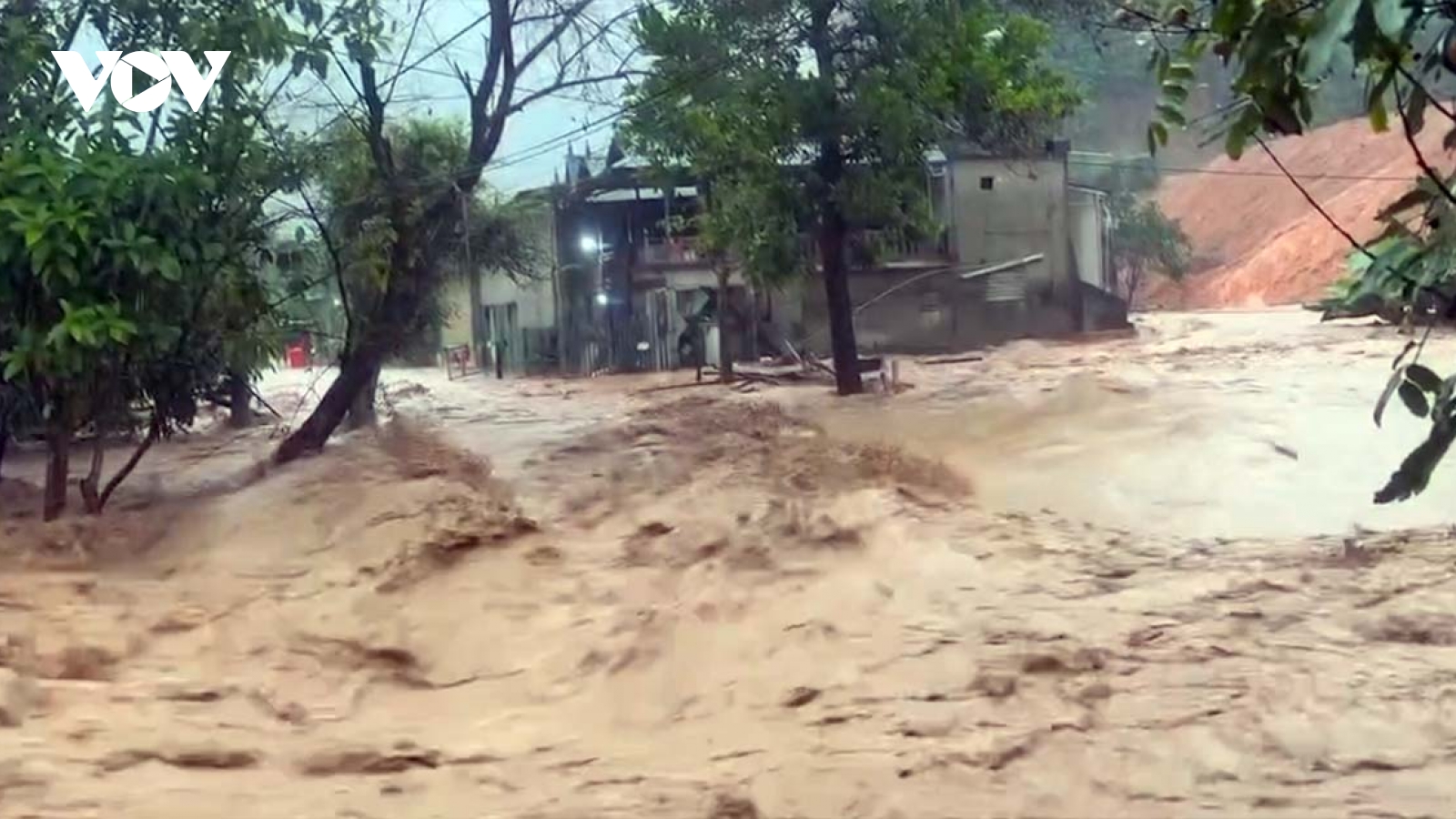 Mưa lớn gây lũ quét, nhiều bản vùng cao Na Son và Mường Luân (Điện Biên) bị cô lập