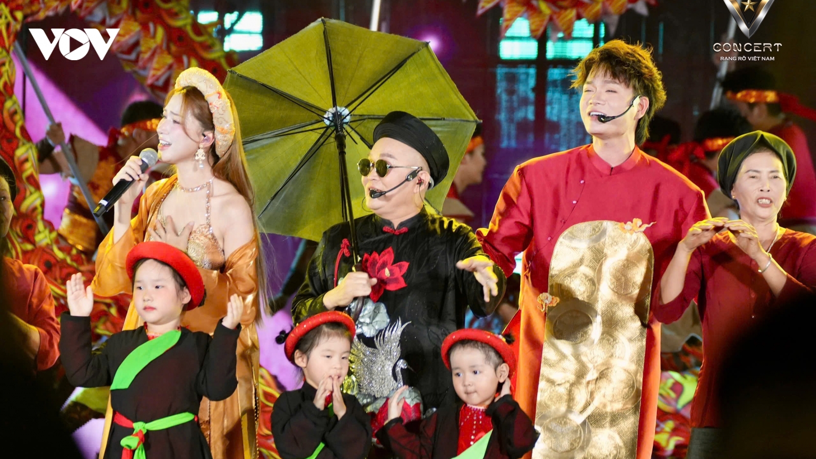 Xuân Hinh, Hòa Minzy thăng hoa trên sân khấu V Concert - Rạng rỡ Việt Nam
