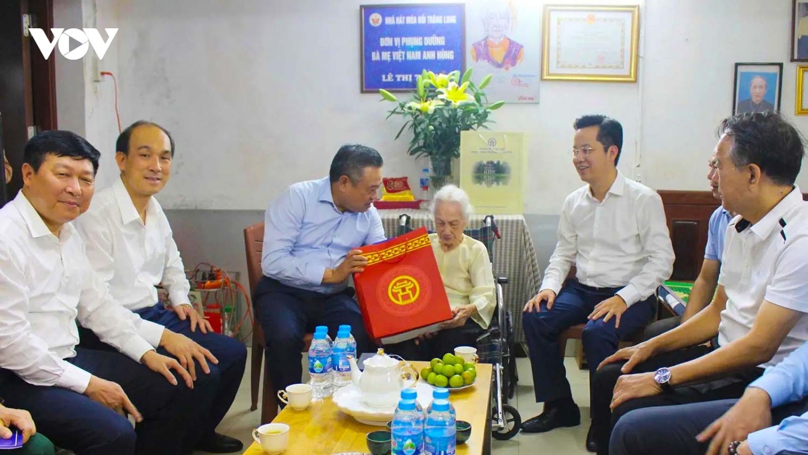 Hà Nội trao trên 118.000 suất quà tặng người có công dịp Quốc khánh