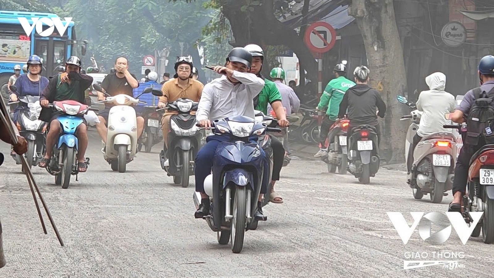 Chuyển đổi xanh trong giao thông: Đừng để "đẽo cày giữa đường"