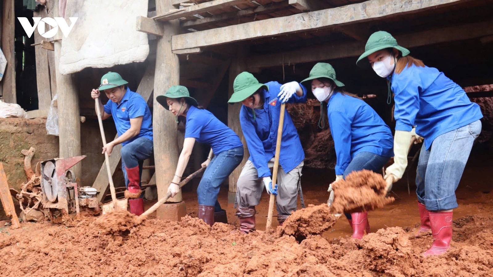 Màu áo xanh tình nguyện nơi rốn lũ Sơn La