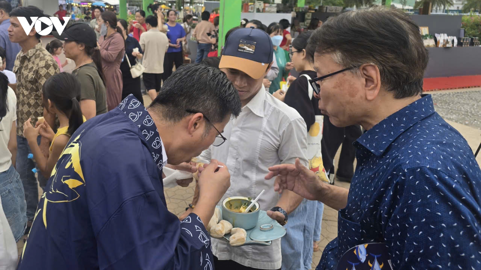 Cơm lam, bánh xèo cá ngừ đại dương của Gia Lai khiến du khách trầm trồ