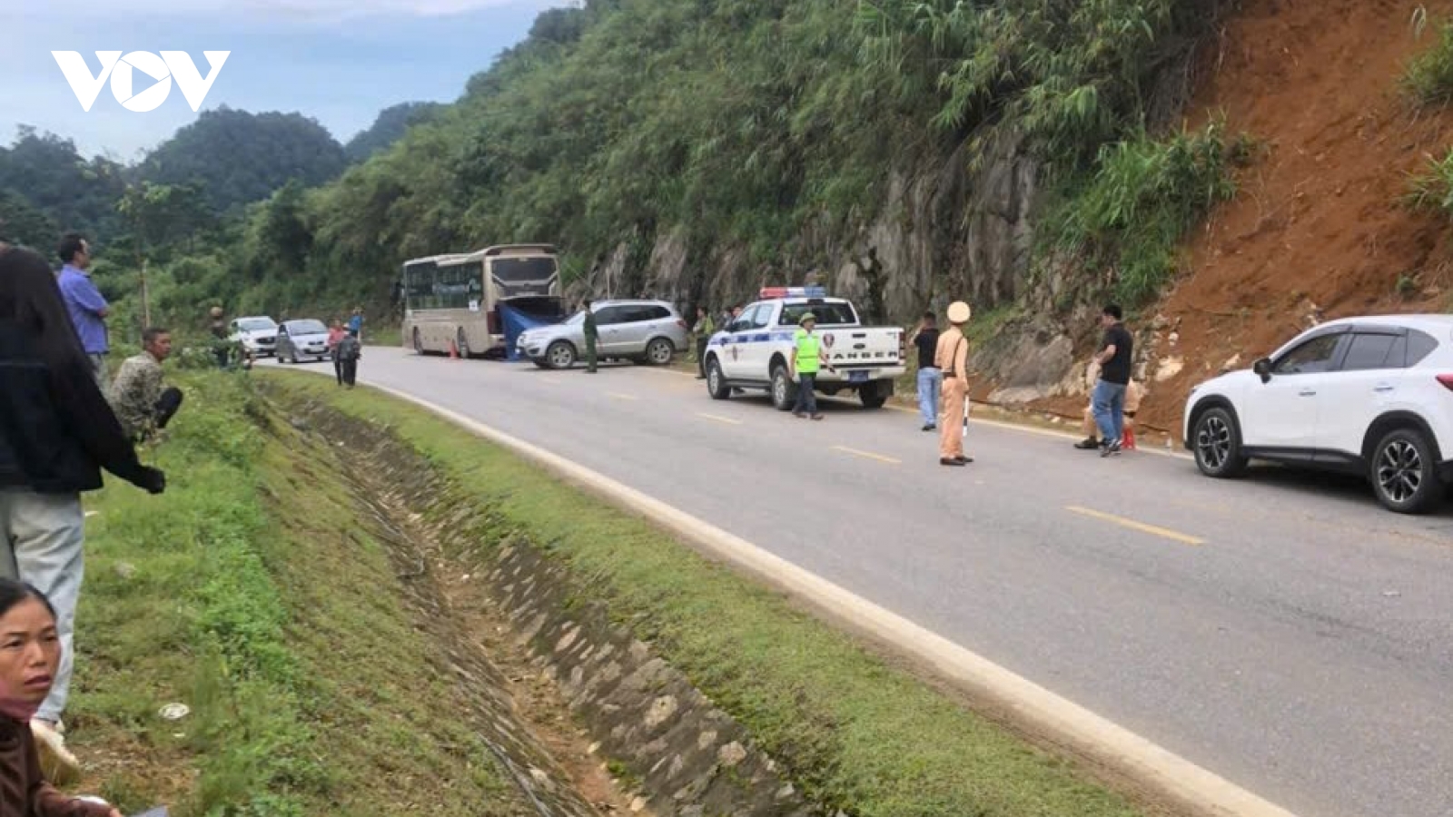 Va chạm với xe khách trên Quốc lộ 6, 2 người tử vong