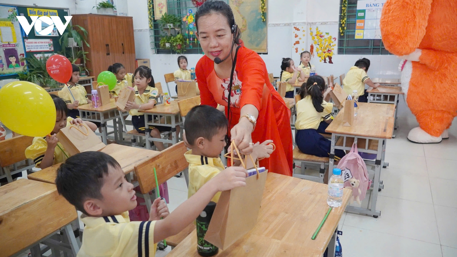 Học sinh TP.HCM rộn ràng tựu trường sớm