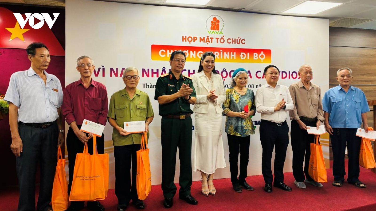 Đi bộ đồng hành chung sức vì nạn nhân da cam