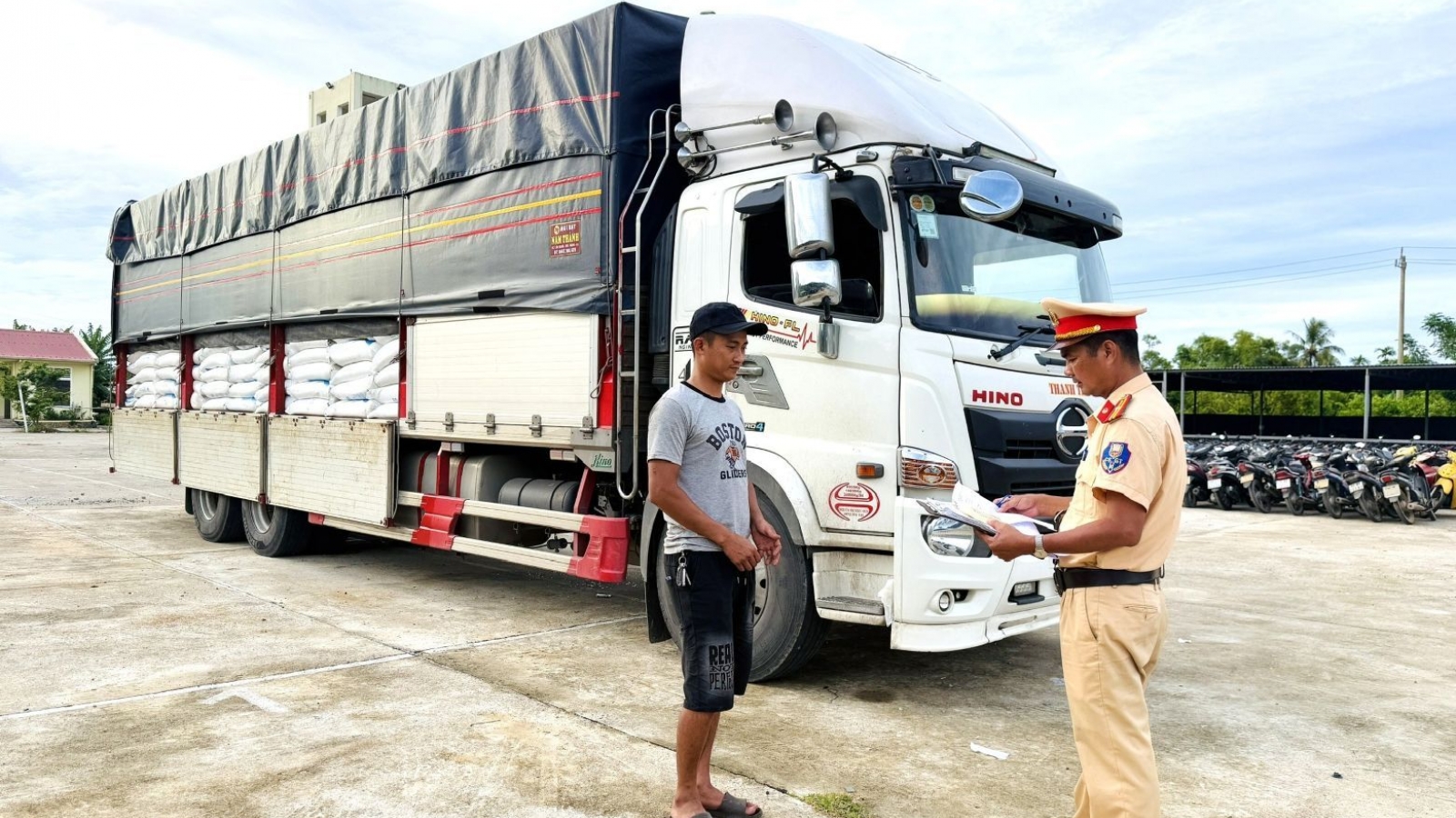 Liên tiếp phát hiện các vụ vận chuyển hàng hóa không rõ nguồn gốc ở Huế