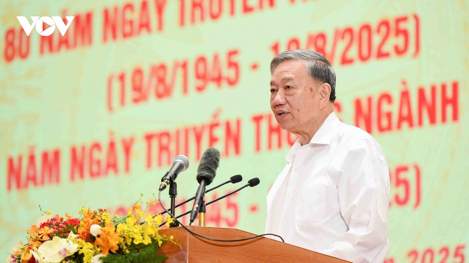 Tổng Bí thư dự buổi gặp mặt 80 năm Ngày truyền thống CAND và ngành Ngoại giao