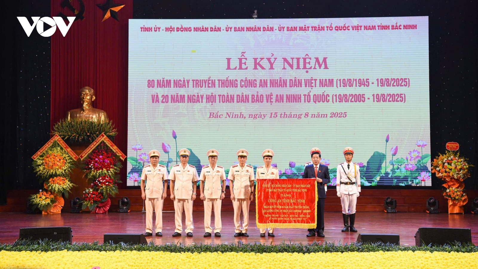 Bắc Ninh kỷ niệm 80 năm Ngày truyền thống Công an nhân dân và 20 năm bảo vệ ANTQ