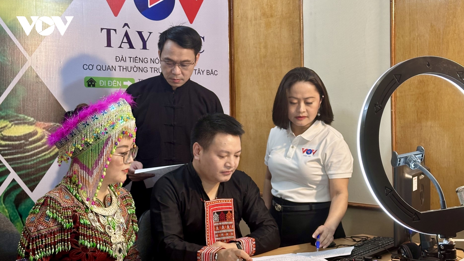 Cầu nối của đồng bào các dân tộc Tây Bắc trên không gian số