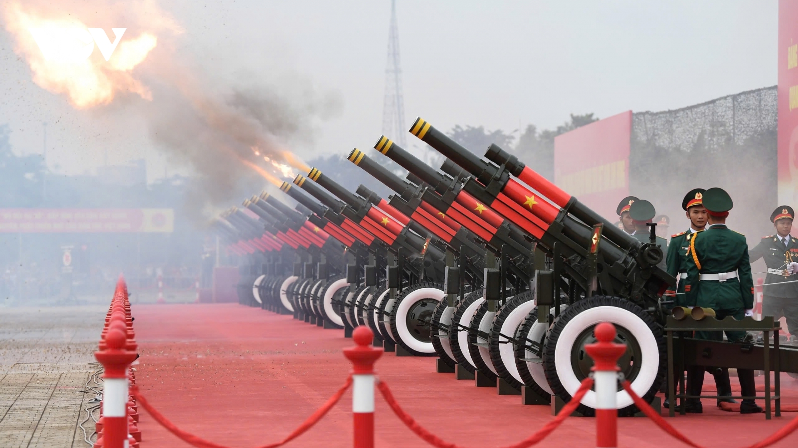 21 phát đại bác mở màn chào mừng buổi tổng duyệt A80