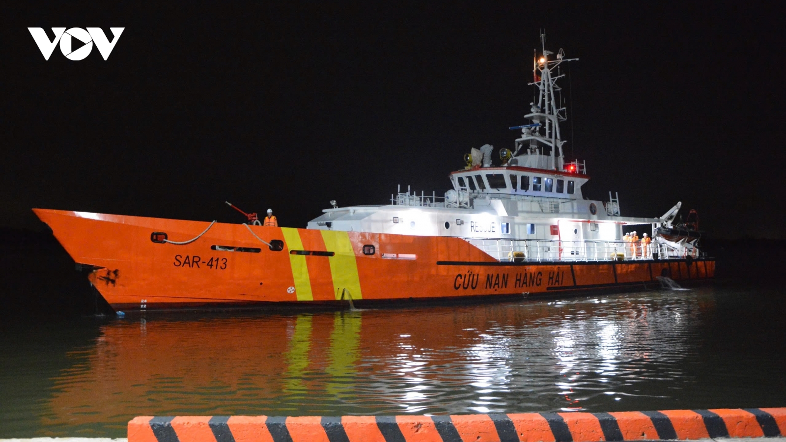 Cứu sống 20 thuyền viên tàu chở dầu bốc cháy trên biển gần mũi Vũng Tàu