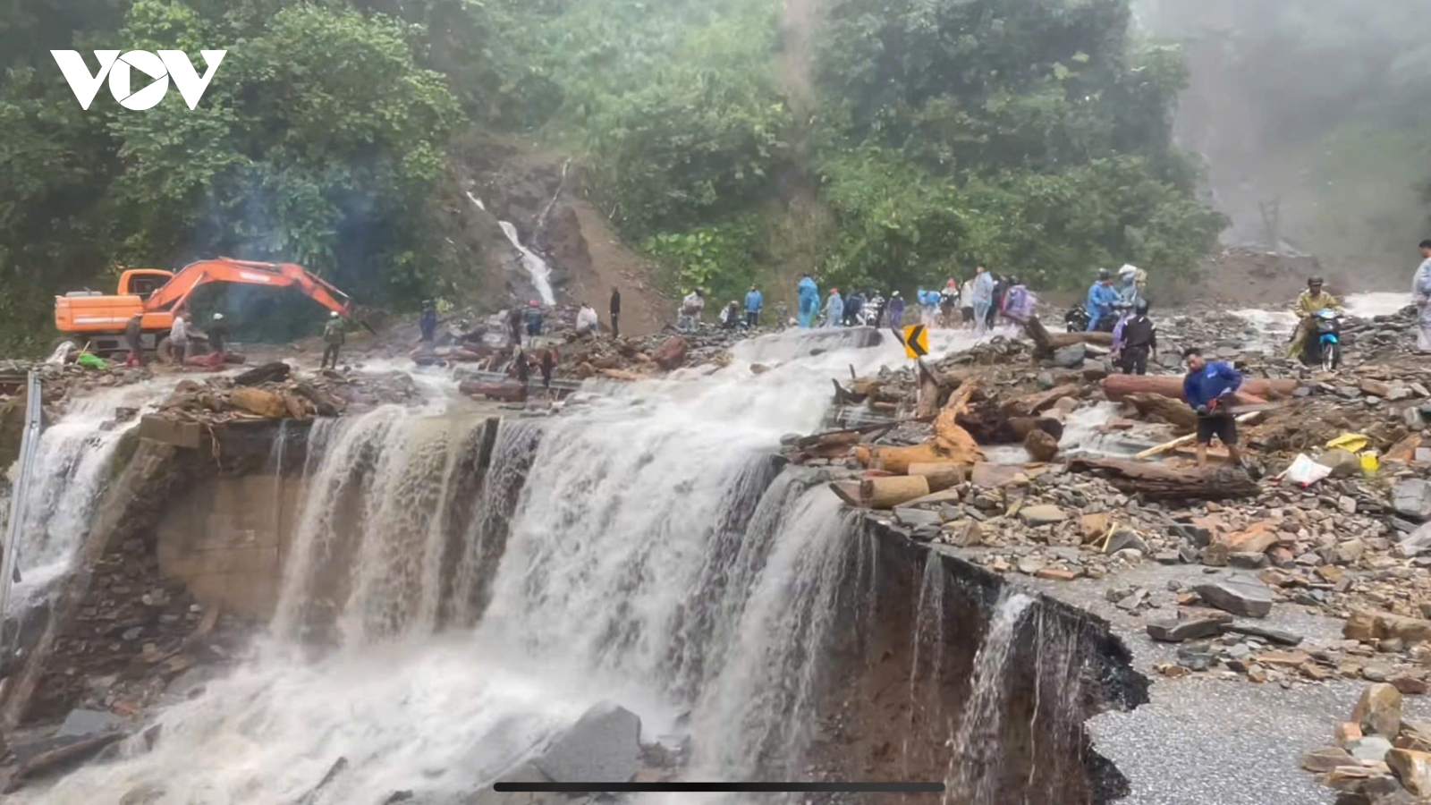 Người dân Lào Cai - Thanh Hóa chủ động ứng phó với mưa lũ