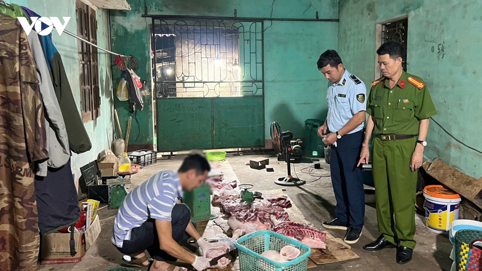 Phát hiện hơn 1,6 tấn thịt mắc dịch tả lợn châu Phi chuẩn bị bán ra thị trường