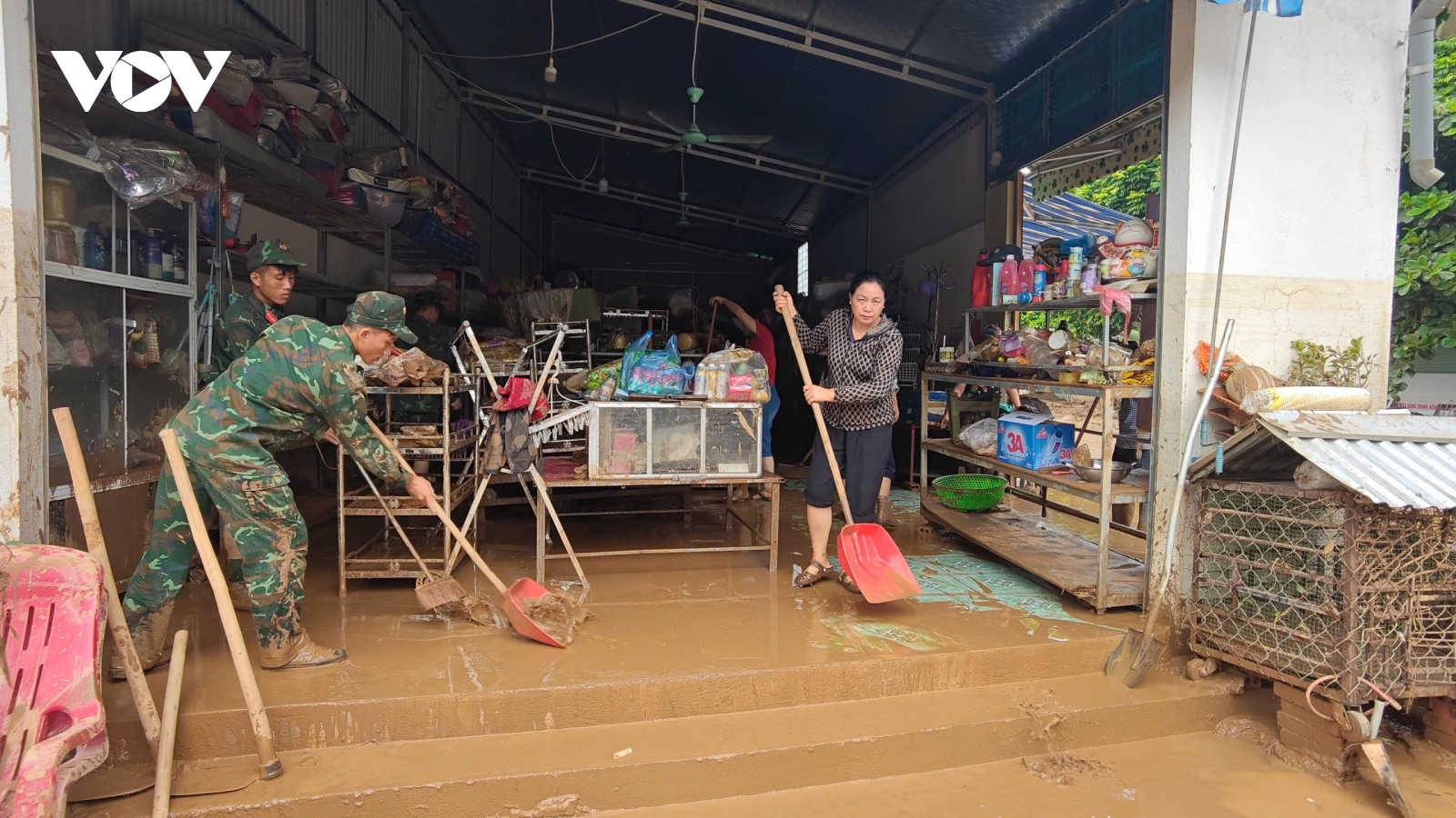 Trắng tay sau lũ dữ