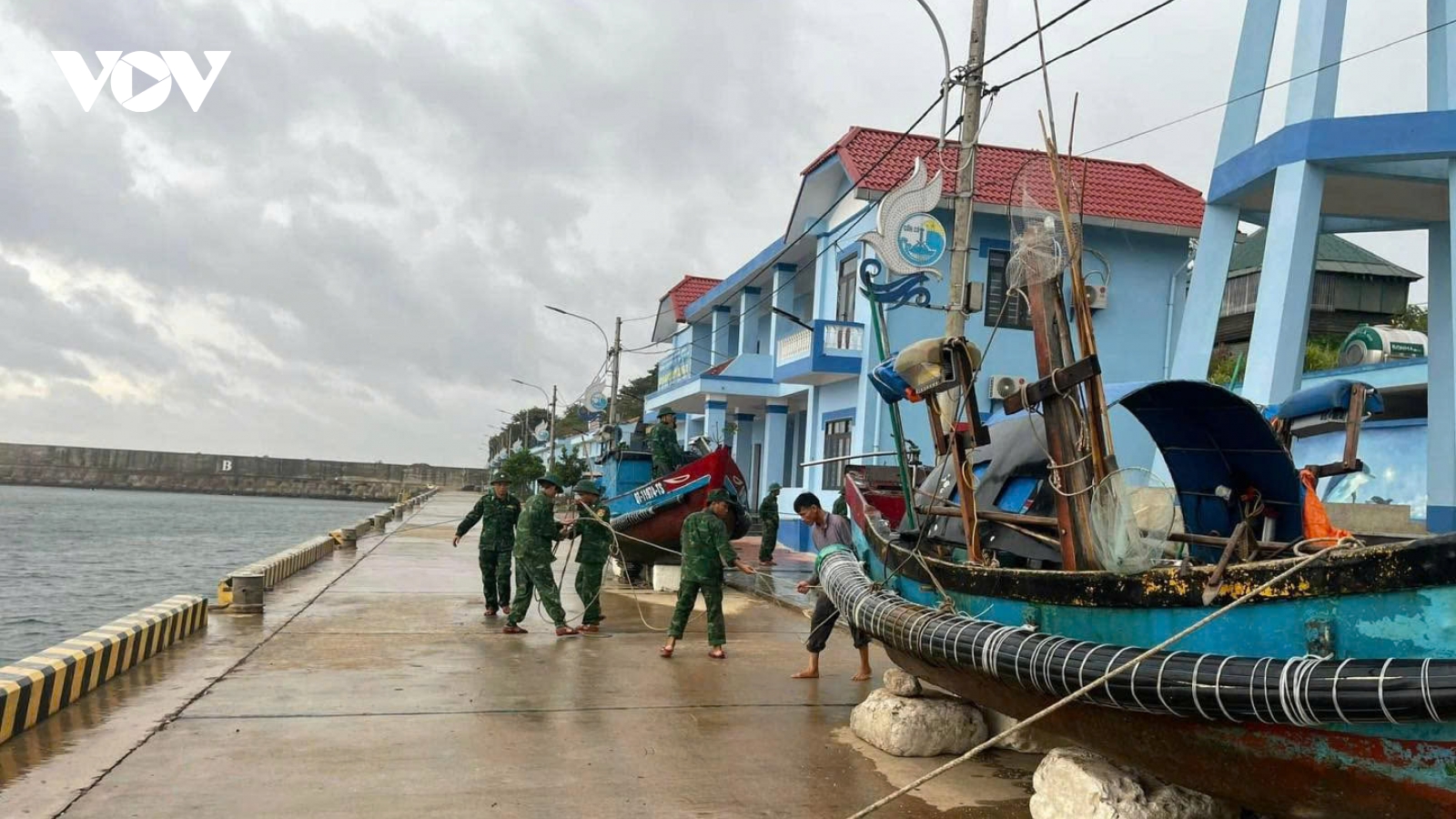 Đặc Khu Cồn Cỏ, Quảng Trị đưa dân xuống hầm trú bão