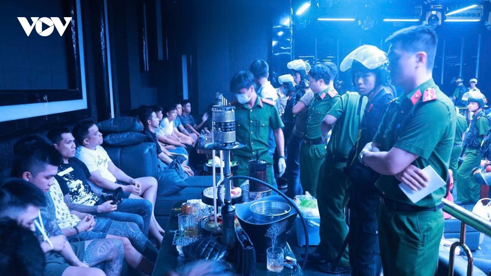 400 công an đột kích nhà hàng, vũ trường, phát hiện 145 người dương tính ma tuý