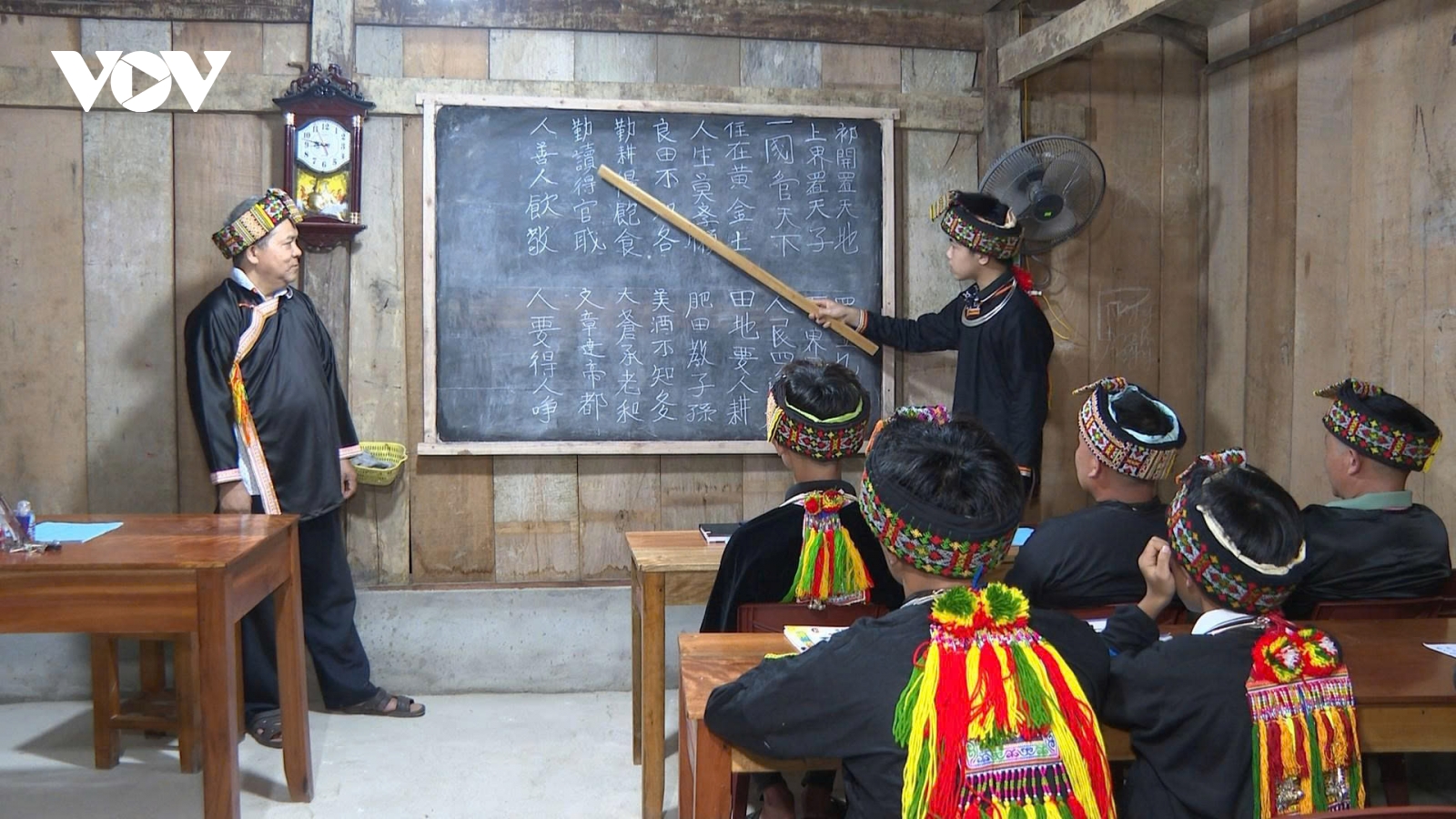 Người gìn giữ chữ Nôm Dao ở Bản Cuôn