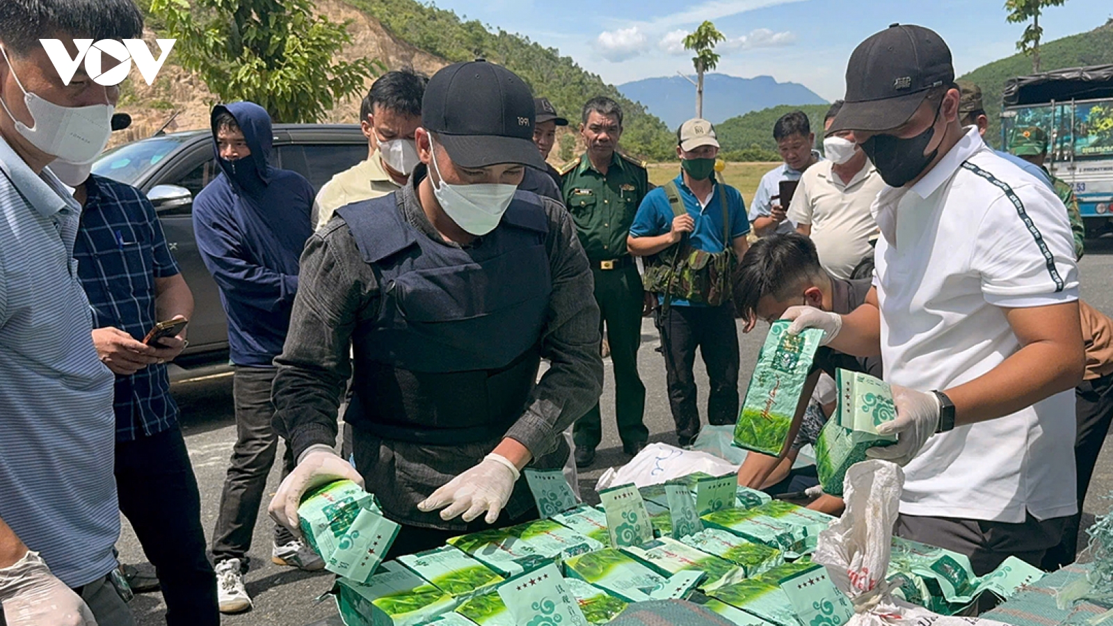 Khen thưởng các đơn vị phá án vận chuyển gần 300 kg ma túy từ Lào về Việt Nam