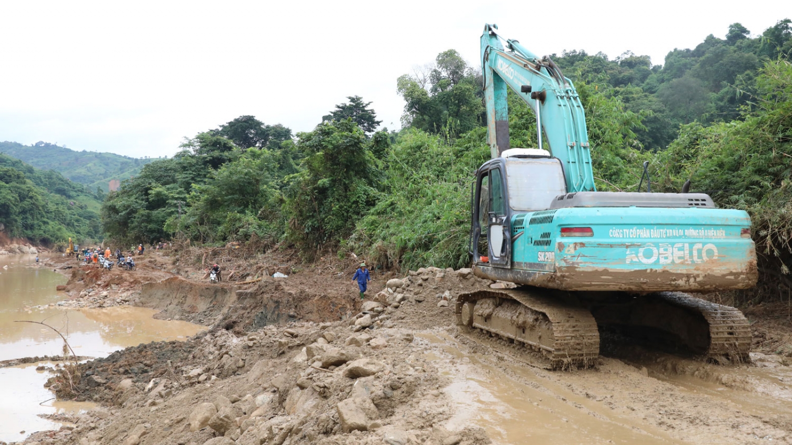 Tạm cấm ô tô qua QL12 đoạn qua Điện Biên vì mưa lũ