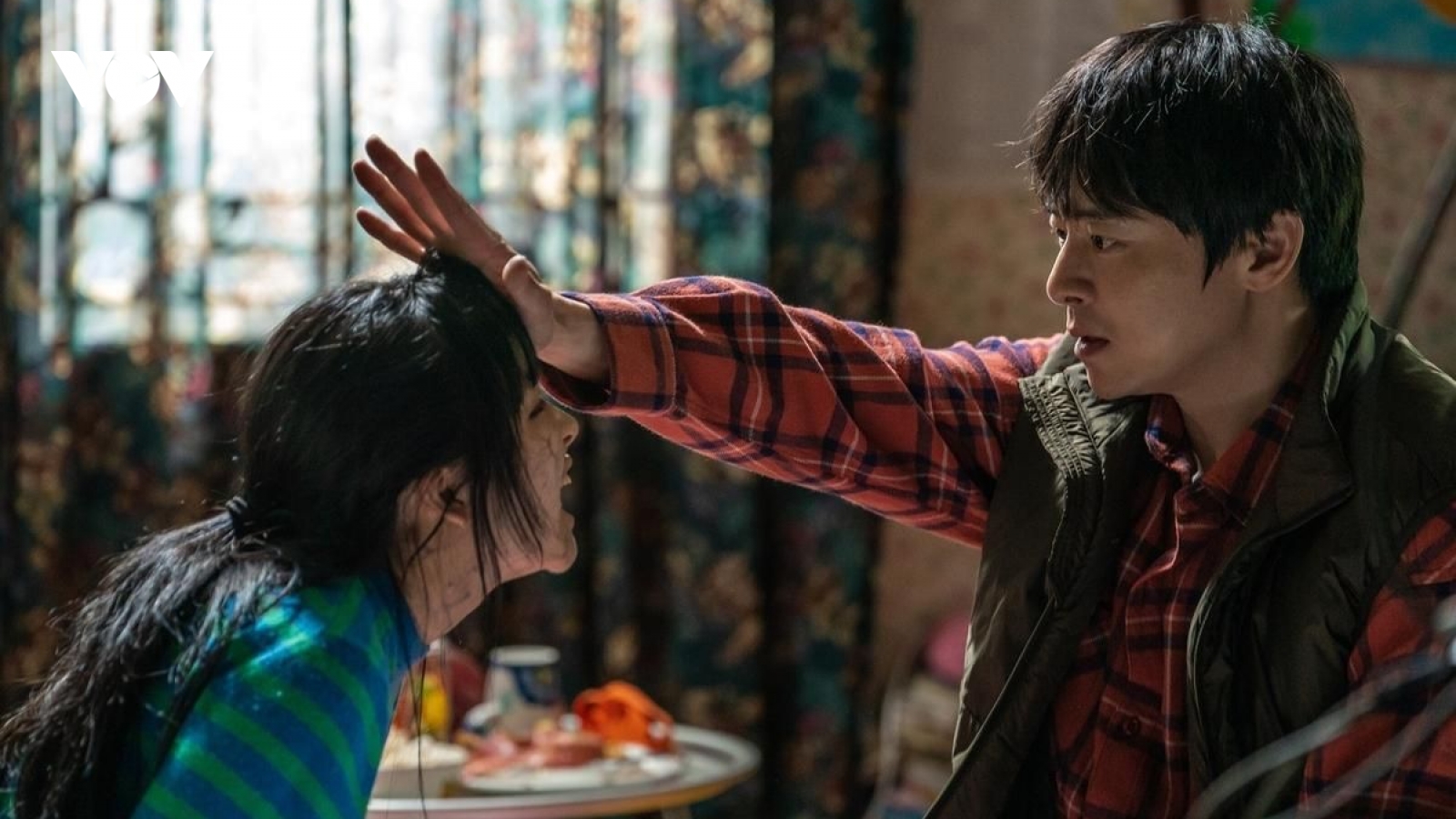 “My Daughter Is a Zombie” cảm động và hài hước tạo nên cơn sốt phòng vé ở Hàn Quốc