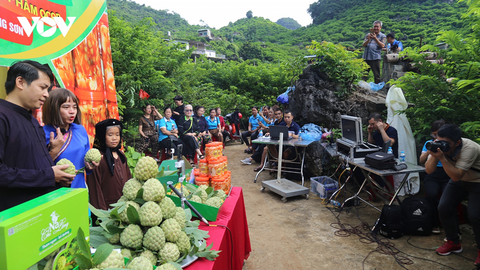 Khi chủ tịch xã trở thành streamer bán na Chi Lăng