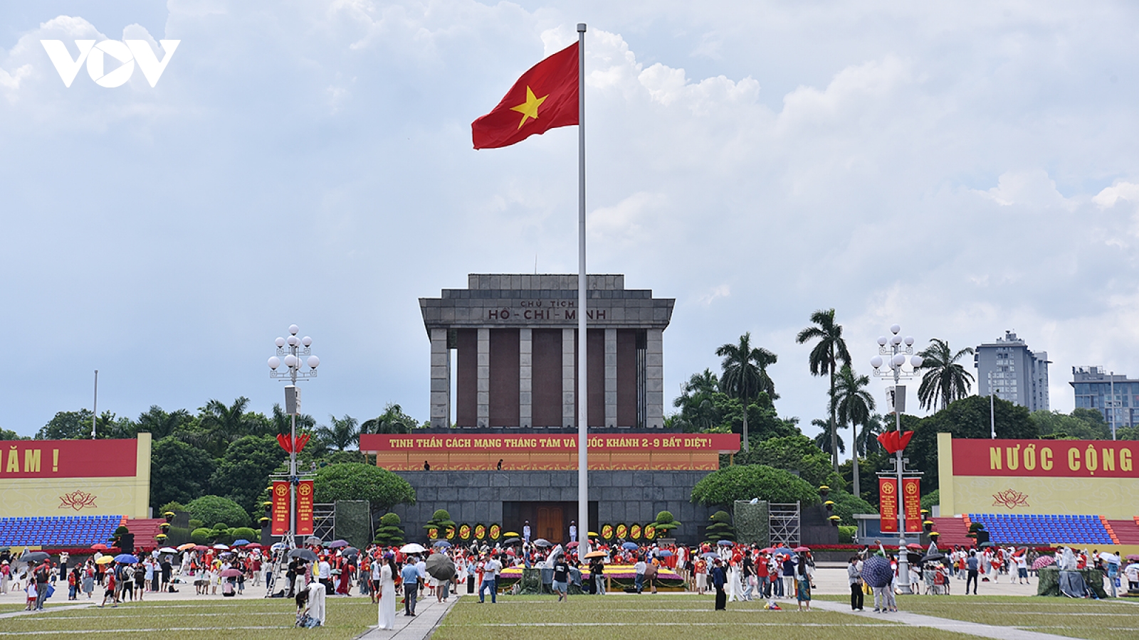 Người dân đổ về các di tích lịch sử trong dịp nghỉ 2/9