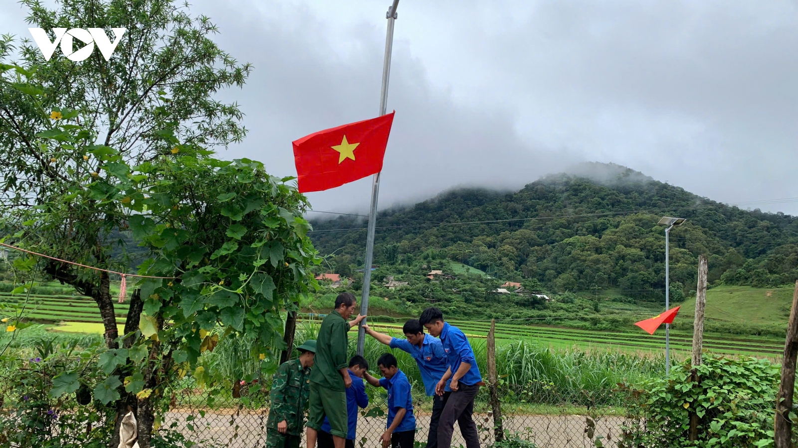 “Thắp sáng vùng biên – tiếp bước cha anh” trên tuyến biên giới Sơn La