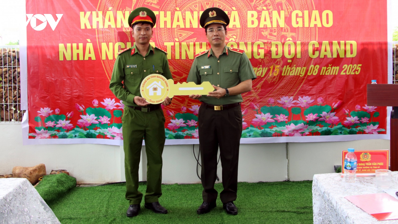 Công an Quảng Ninh khánh thành và bàn giao nhà nghĩa tình đồng đội