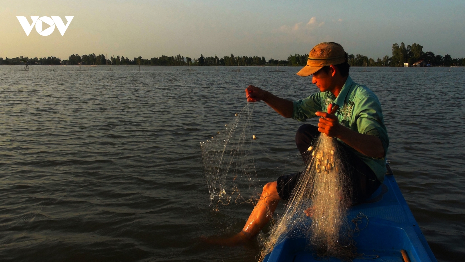Mùa nước nổi "Nước tràn đồng - cá đầy ghe"