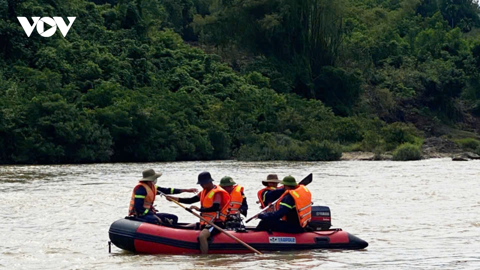 Quảng Ngãi: Một người đuối nước mất tích khi lội qua sông để về nhà