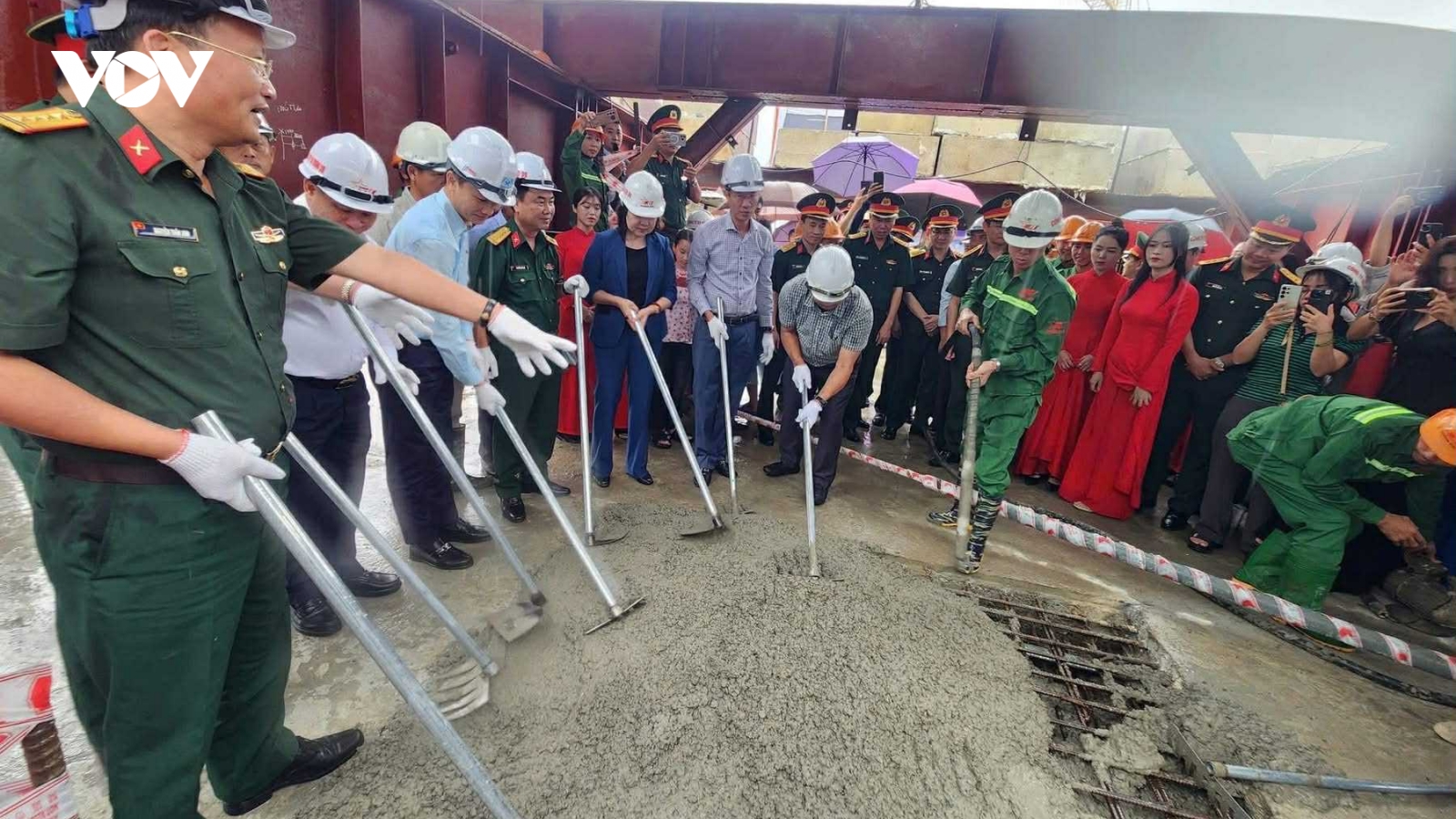 Chính thức hợp long cầu Phong Châu, Phú Thọ