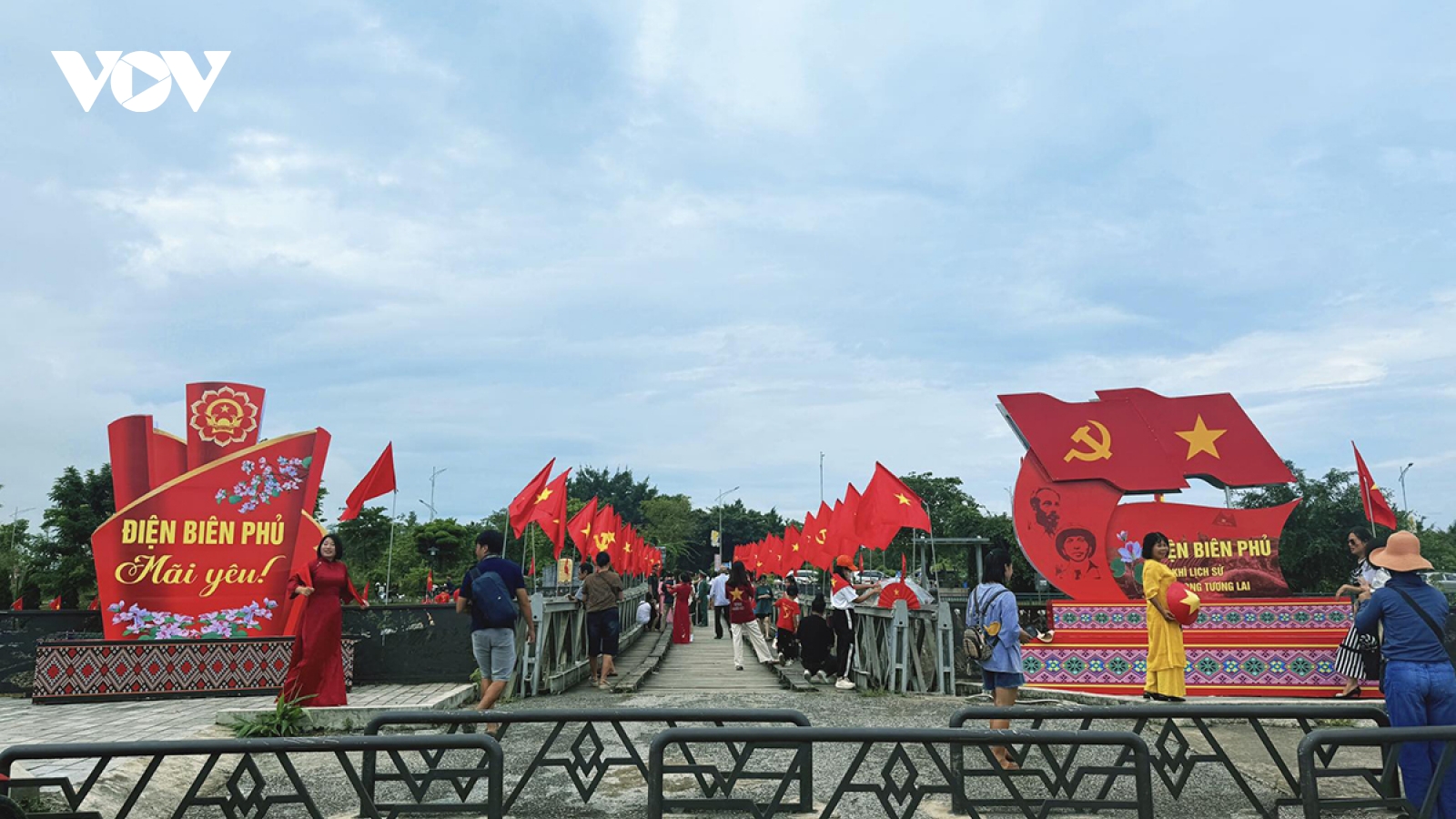 Điện Biên rực sắc cờ đỏ chào mừng Quốc khánh 2/9