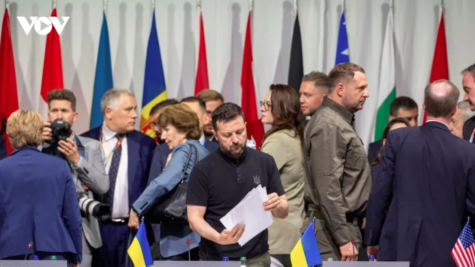 Hòa bình ở Ukraine trong tầm mắt nhưng ngoài tầm với