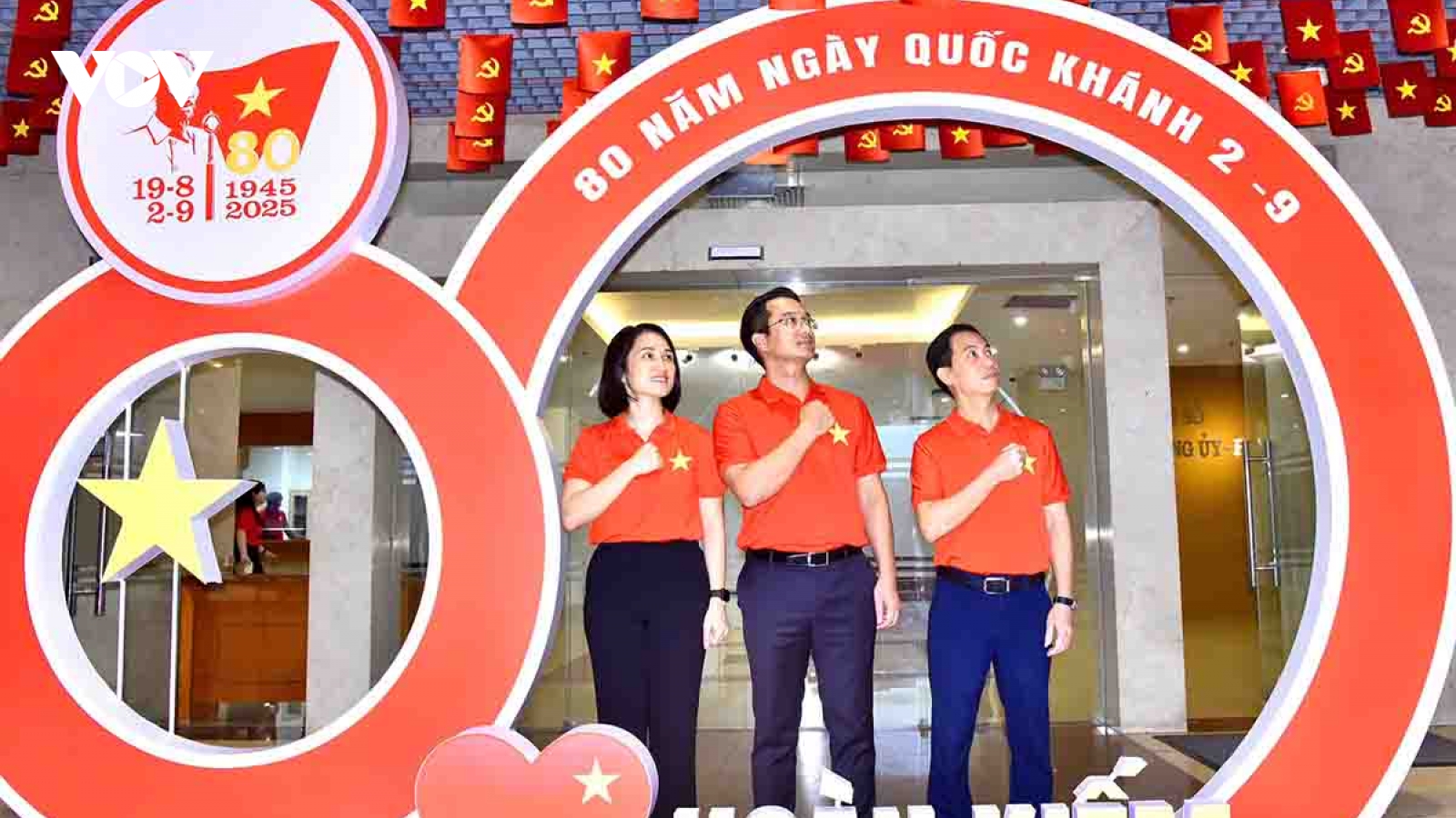 Hoàn Kiếm tổ chức sinh hoạt chính trị thông qua bộ phim “Mưa đỏ”