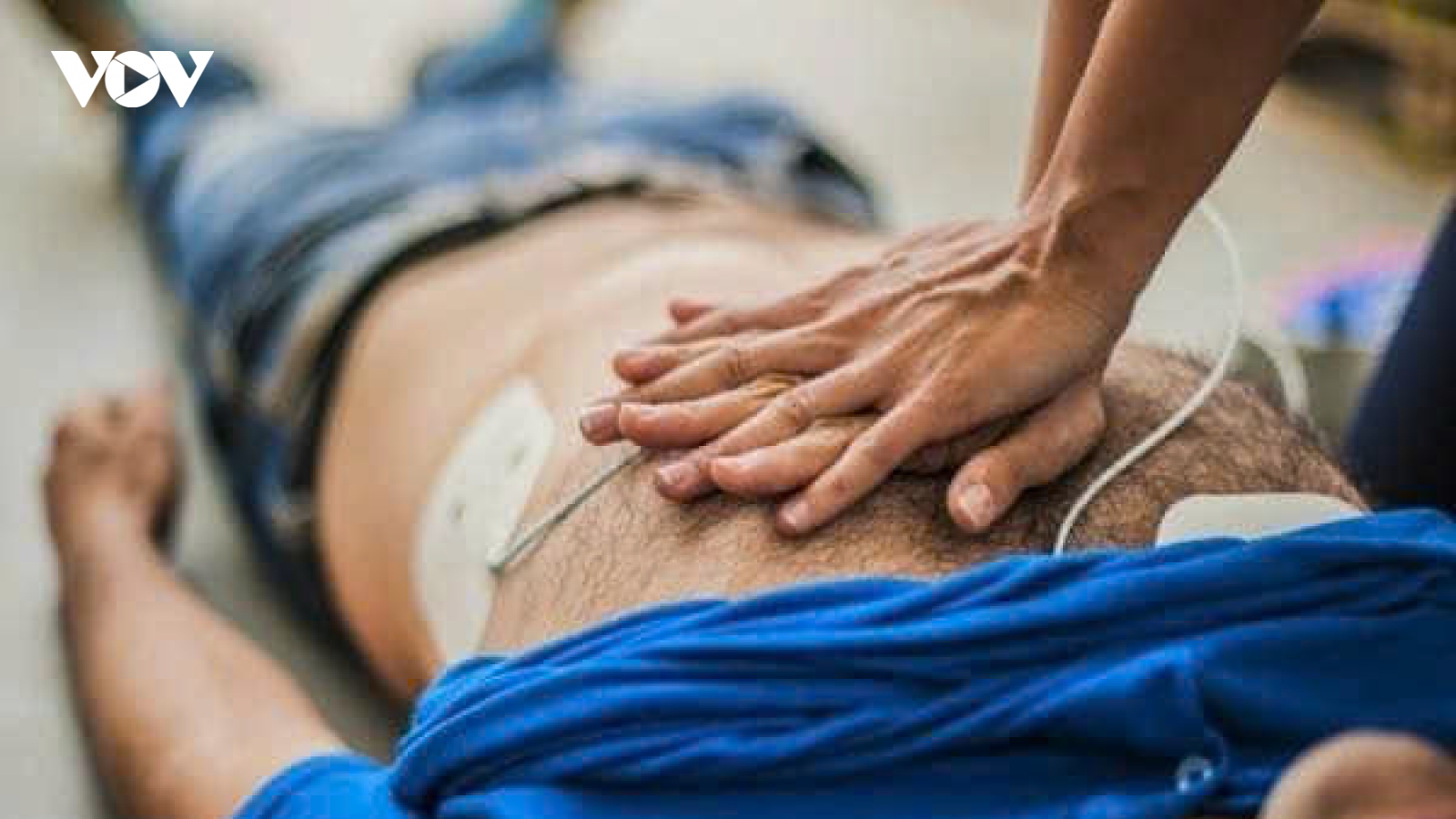 Các bước khẩn cấp cứu sống người bệnh ngừng tim dễ làm ai cũng nên học