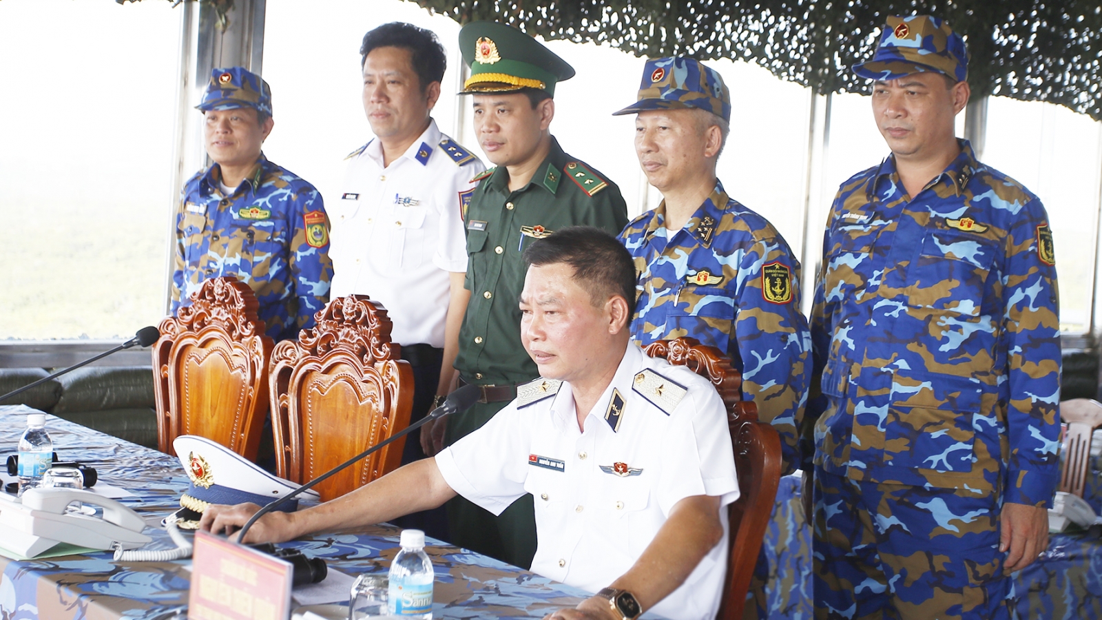 Thượng tướng Nguyễn Văn Nghĩa kiểm tra luyện tập diễu binh trên biển