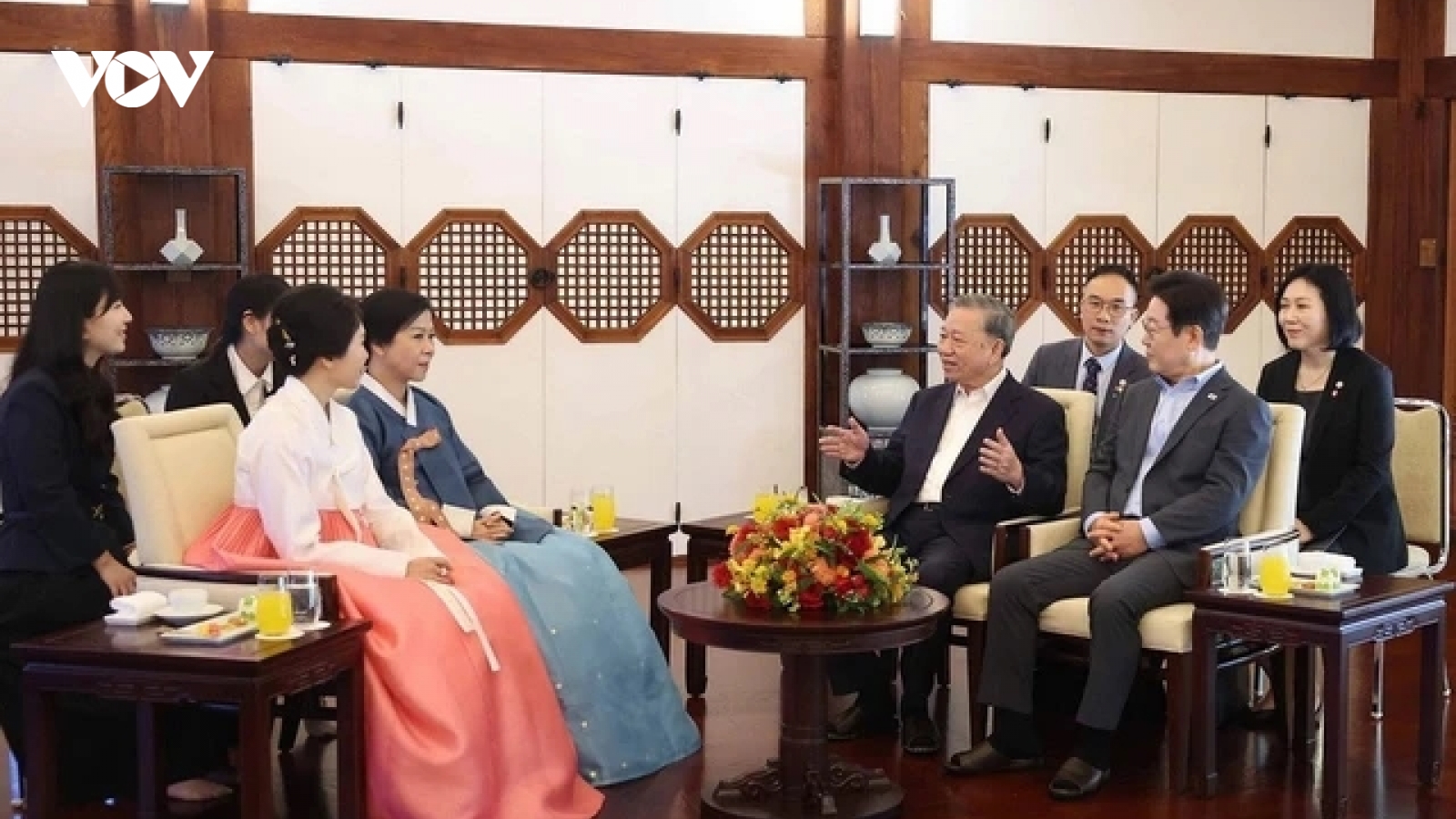 Tổng Bí thư Tô Lâm thưởng thức tiệc trà cùng Tổng thống Hàn Quốc