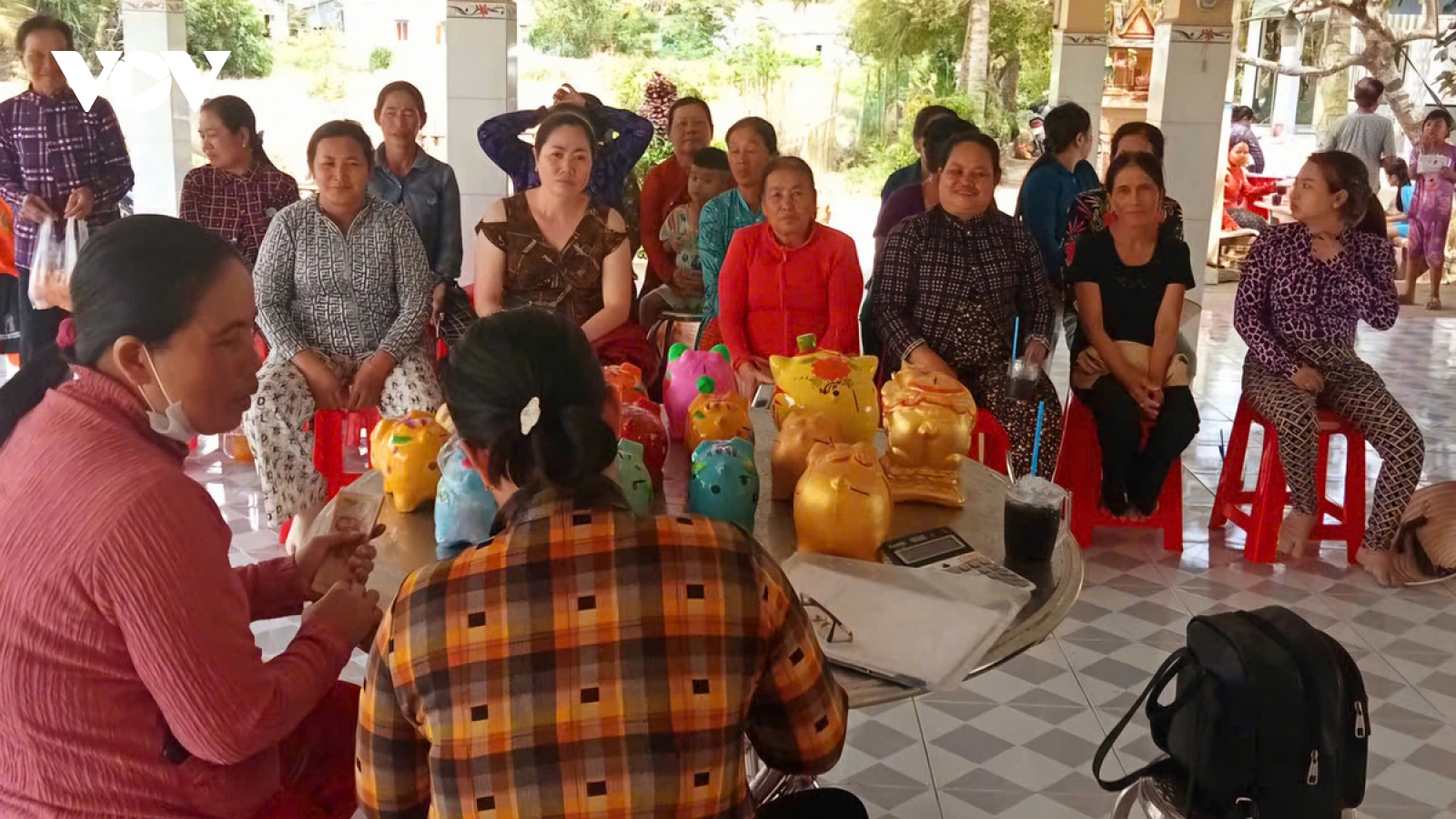 Phụ nữ Khmer với mô hình “Biến rác thành tiền”