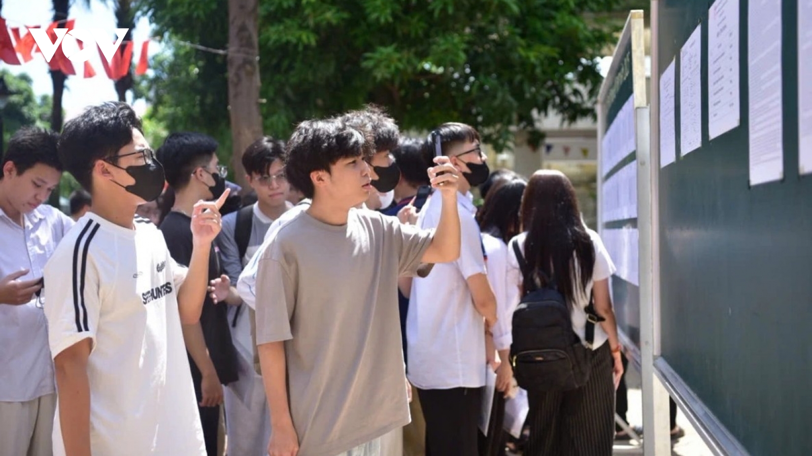 Tuyển sinh đại học 2025: Điểm chuẩn nhiều biến động, vì sao lại “rối ren”?