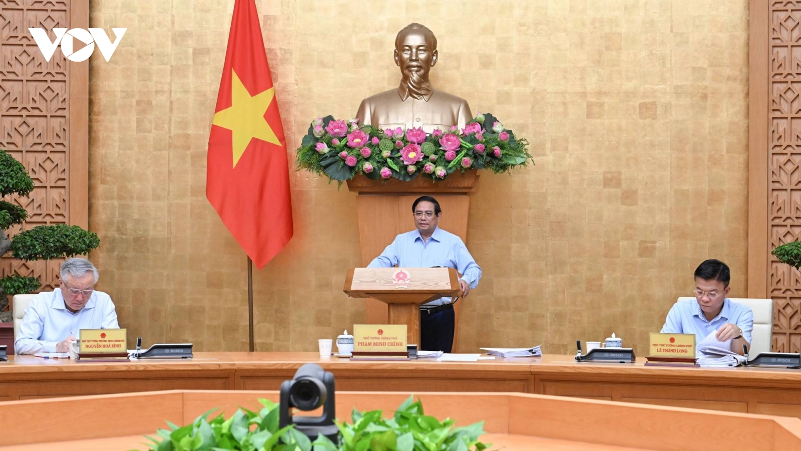 Thủ tướng: Kiểm soát dòng tiền đi vào những động lực tăng trưởng