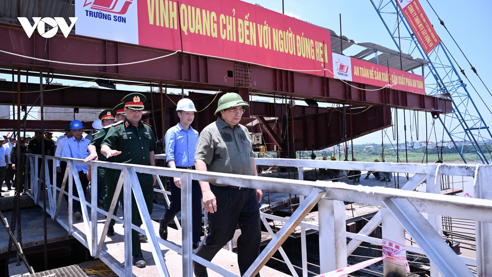 Thủ tướng Phạm Minh Chính yêu cầu hoàn thành, thông xe cầu Phong Châu vào 10/2025