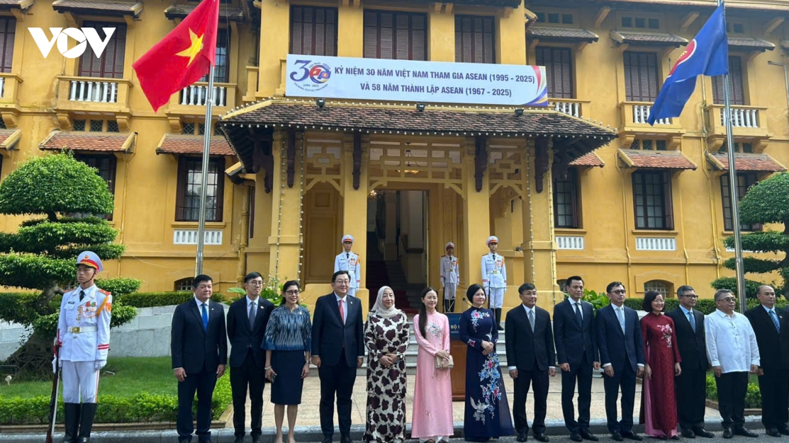 Lễ thượng cờ kỷ niệm 58 năm Ngày thành lập ASEAN