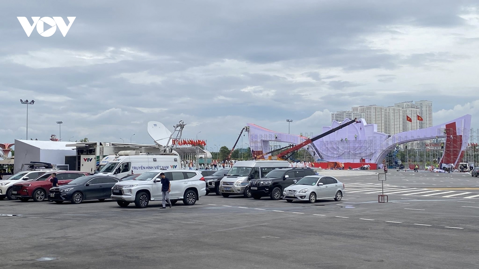 Dừng thi công gian hàng tại Triển lãm 80 năm thành tựu đất nước khi bão số 5 đổ bộ