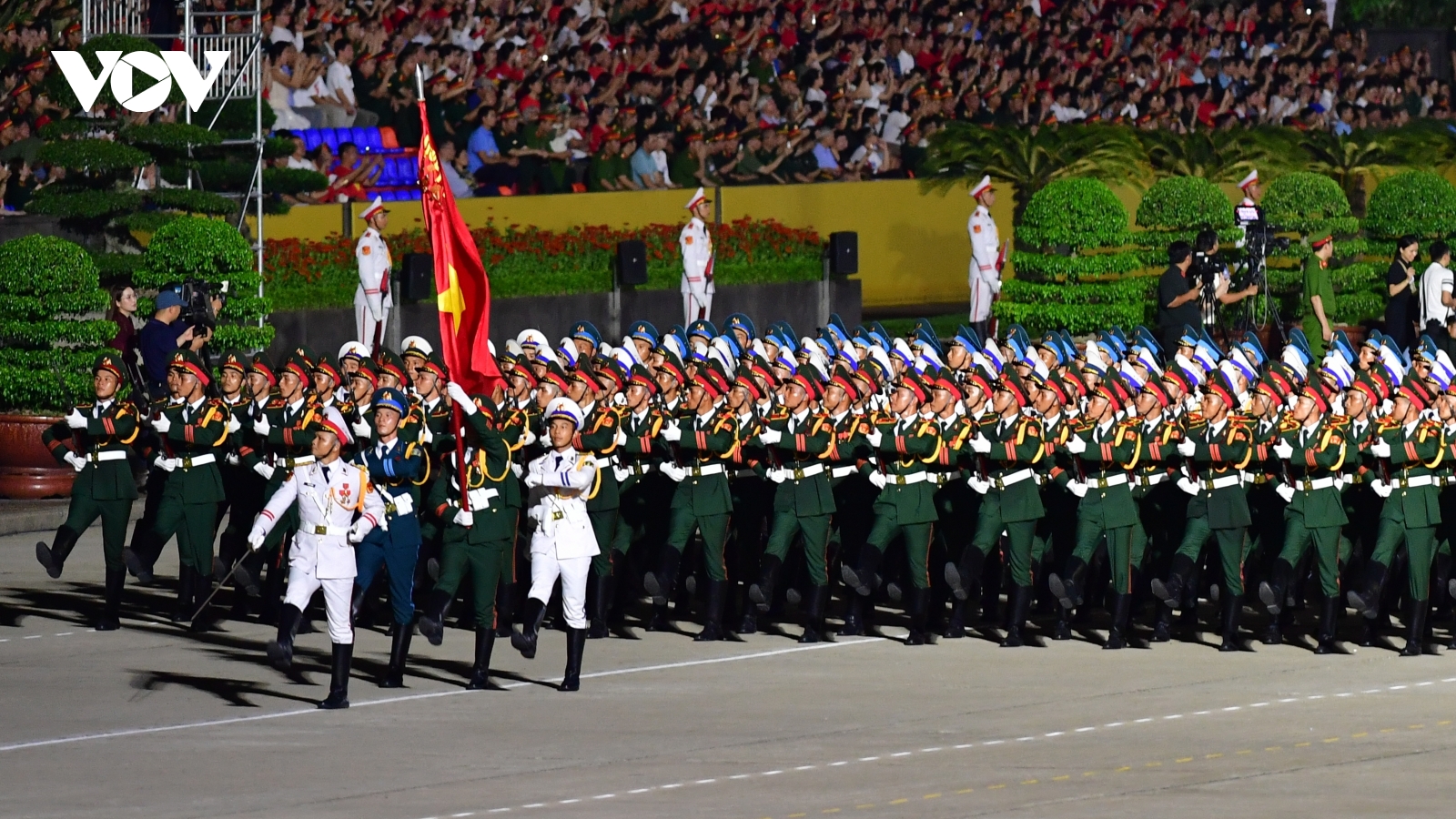 Hùng tráng tổng hợp luyện diễu binh, diễu hành A80 trên Quảng trường Ba Đình