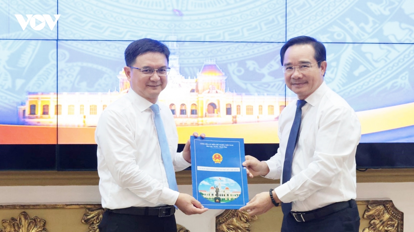 Trao quyết định chức vụ Phó Chủ tịch UBND TP.HCM cho ông Nguyễn Mạnh Cường