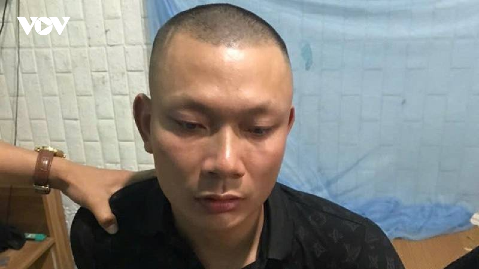 Bắt đối tượng trộm cắp, dùng dao uy hiếp nhân viên viễn thông
