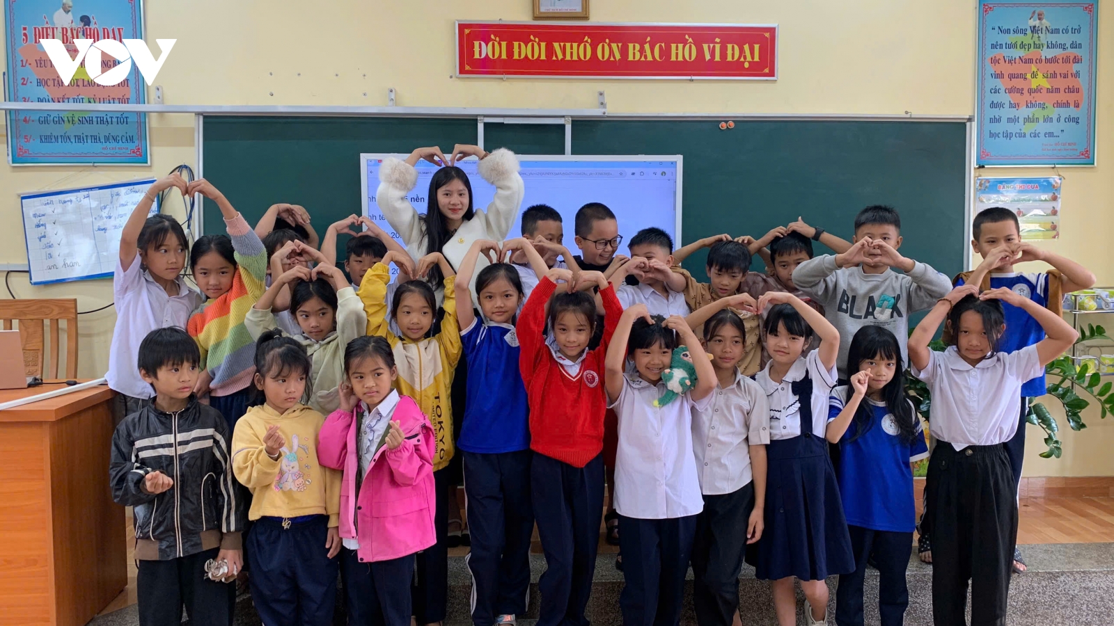 Từ điển số tiếng dân tộc thiểu số: Giữ gìn tiếng mẹ đẻ thời công nghệ