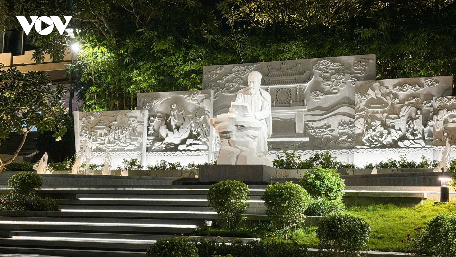 Khánh thành Tượng Bác Hồ trong khuôn viên Thư viện Đà Nẵng