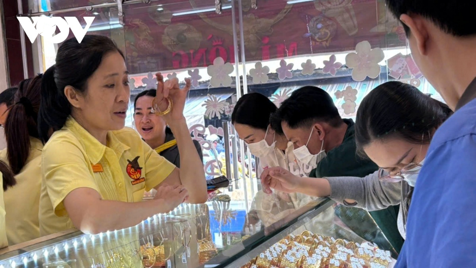 Giá vàng hôm nay 8/10: Giá vàng SJC vượt 141 triệu đồng/lượng